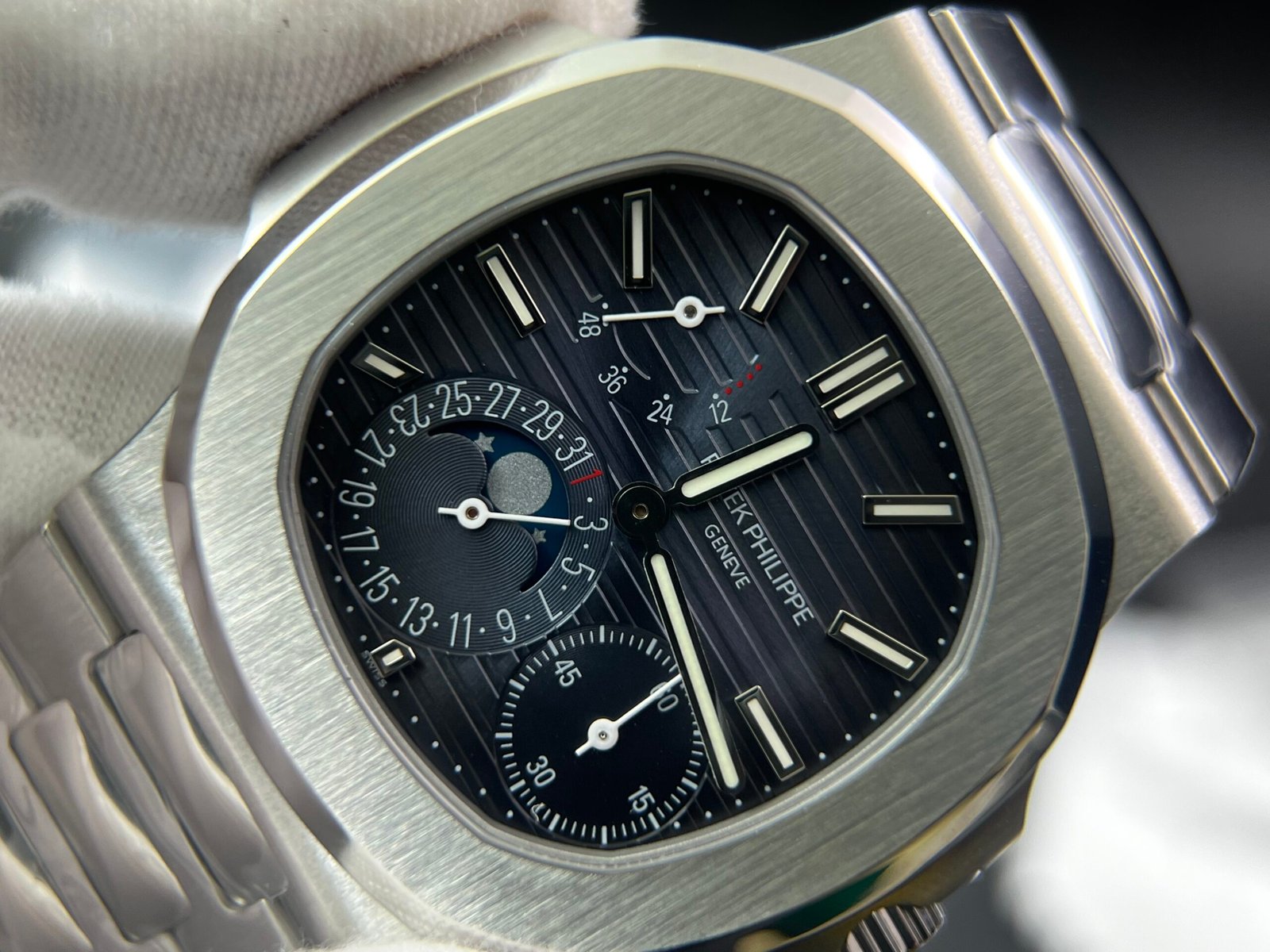 Nautilus 5712 PPF SS 1:1 Best Edition Blue Dial on SS Bracelet A240 Super Clone - Image 3