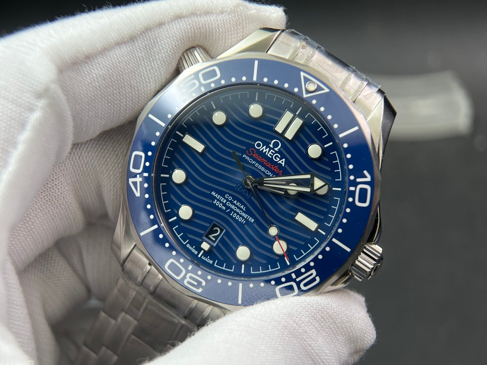 Seamaster Diver 300M VSF 1:1 Best Edition Blue Ceramic Blue Dial on SS Bracelet A8800 V2 (Include blue strap) - Image 3