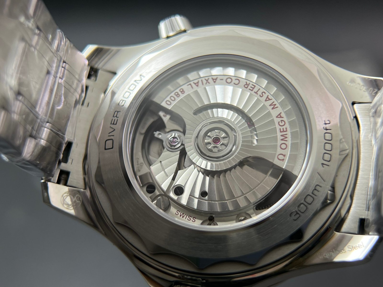 Seamaster Diver 300M VSF 1:1 Best Edition Blue Ceramic Blue Dial on SS Bracelet A8800 V2 (Include blue strap) - Image 9