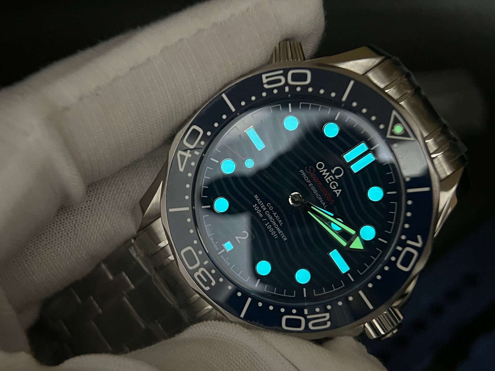 Seamaster Diver 300M VSF 1:1 Best Edition Blue Ceramic Blue Dial on SS Bracelet A8800 V2 (Include blue strap) - Image 15