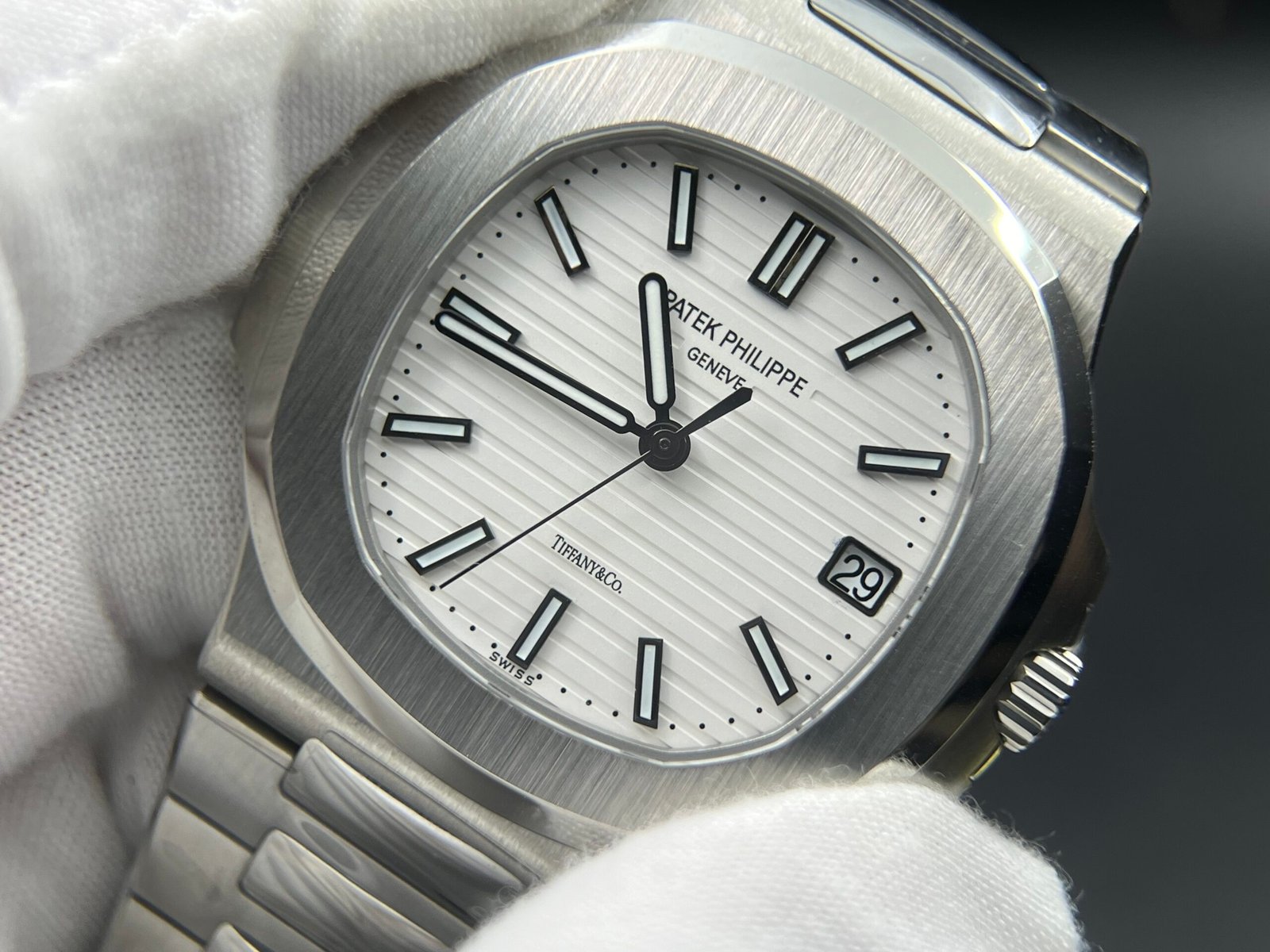 Nautilus 5711/1A 1:1 Best Tiffany & Co.-White Textured Dial on SS Bracelet A324 Super Clone - Image 3