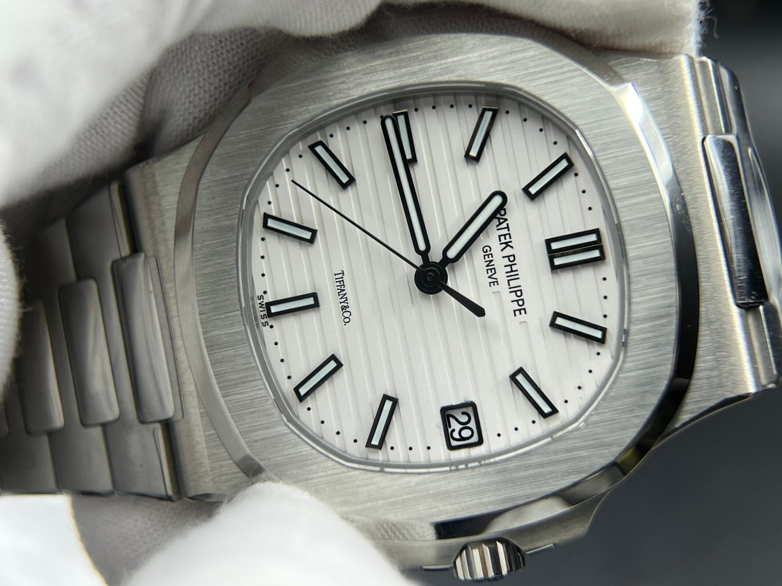 Nautilus 5711/1A 1:1 Best Tiffany & Co.-White Textured Dial on SS Bracelet A324 Super Clone - Image 5