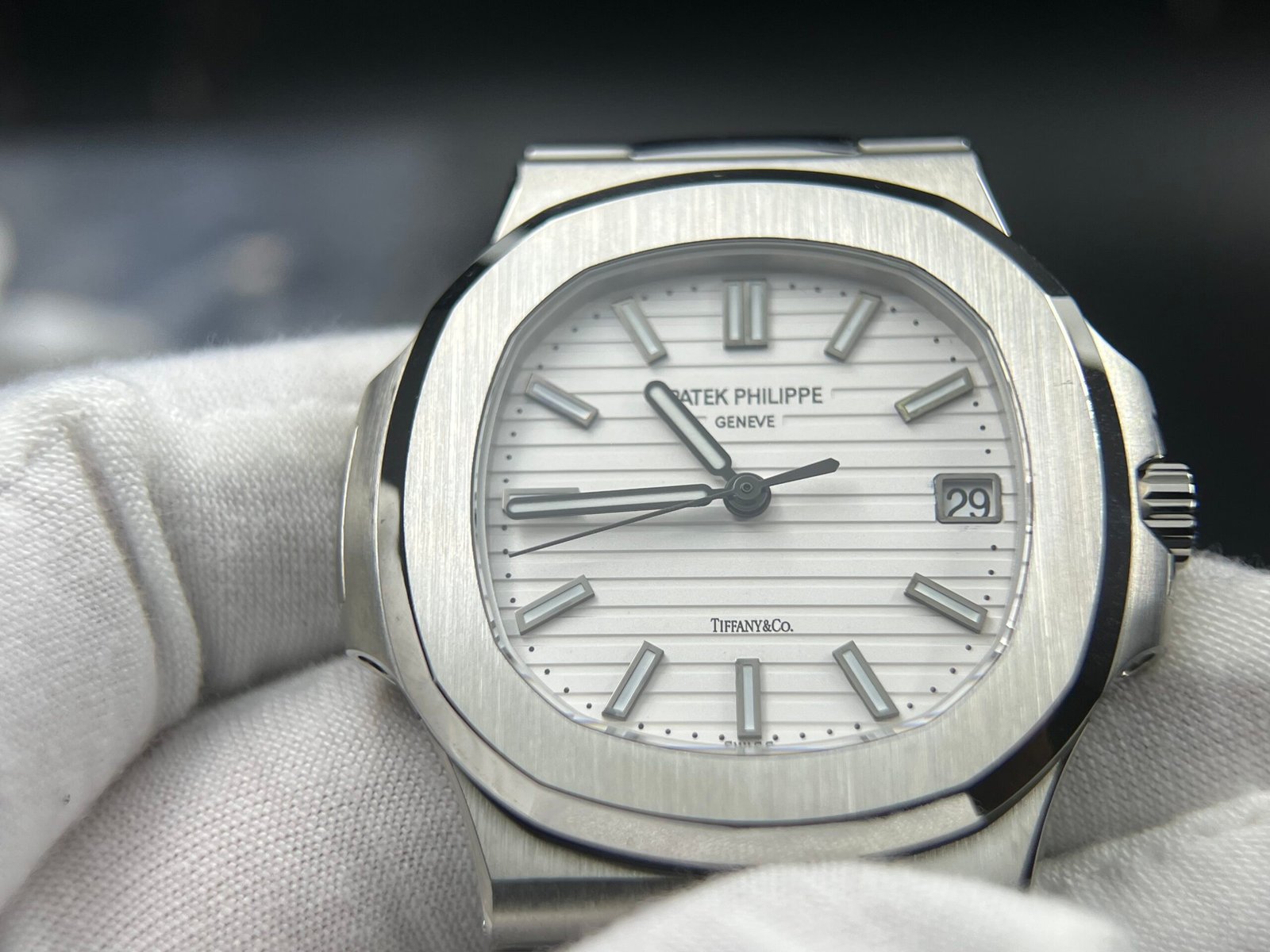 Nautilus 5711/1A 1:1 Best Tiffany & Co.-White Textured Dial on SS Bracelet A324 Super Clone - Image 7