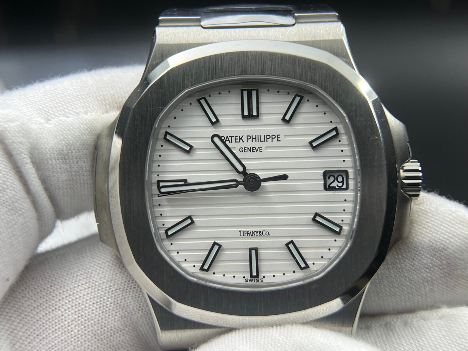 Nautilus 5711/1A 1:1 Best Tiffany & Co.-White Textured Dial on SS Bracelet A324 Super Clone - Image 8