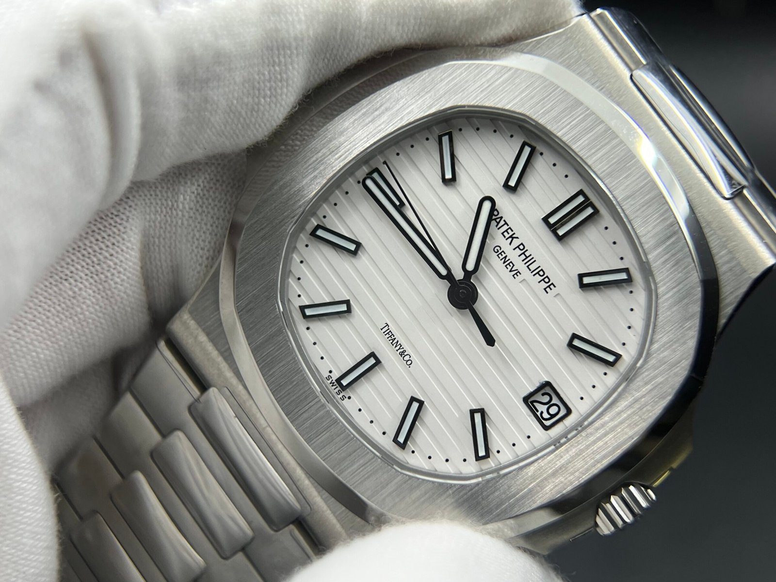 Nautilus 5711/1A 1:1 Best Tiffany & Co.-White Textured Dial on SS Bracelet A324 Super Clone - Image 9