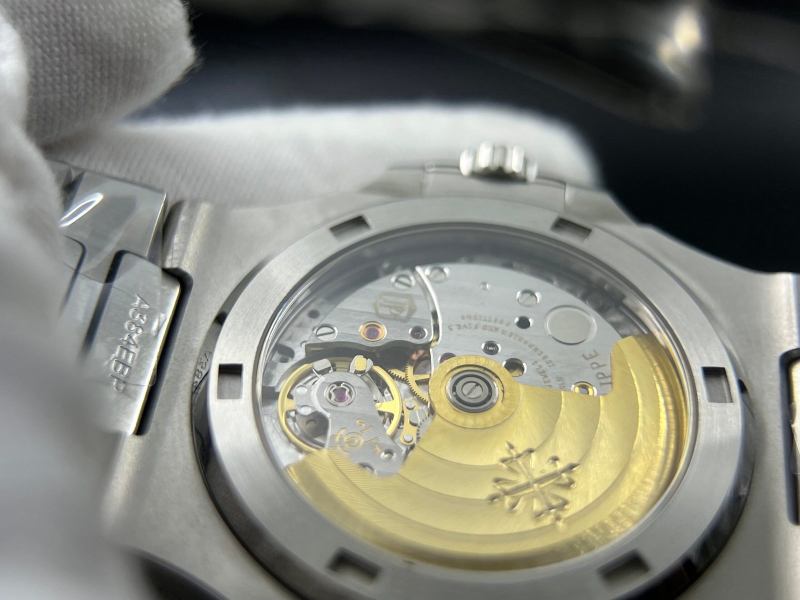 Nautilus 5711/1A 1:1 Best Tiffany & Co.-White Textured Dial on SS Bracelet A324 Super Clone - Image 16