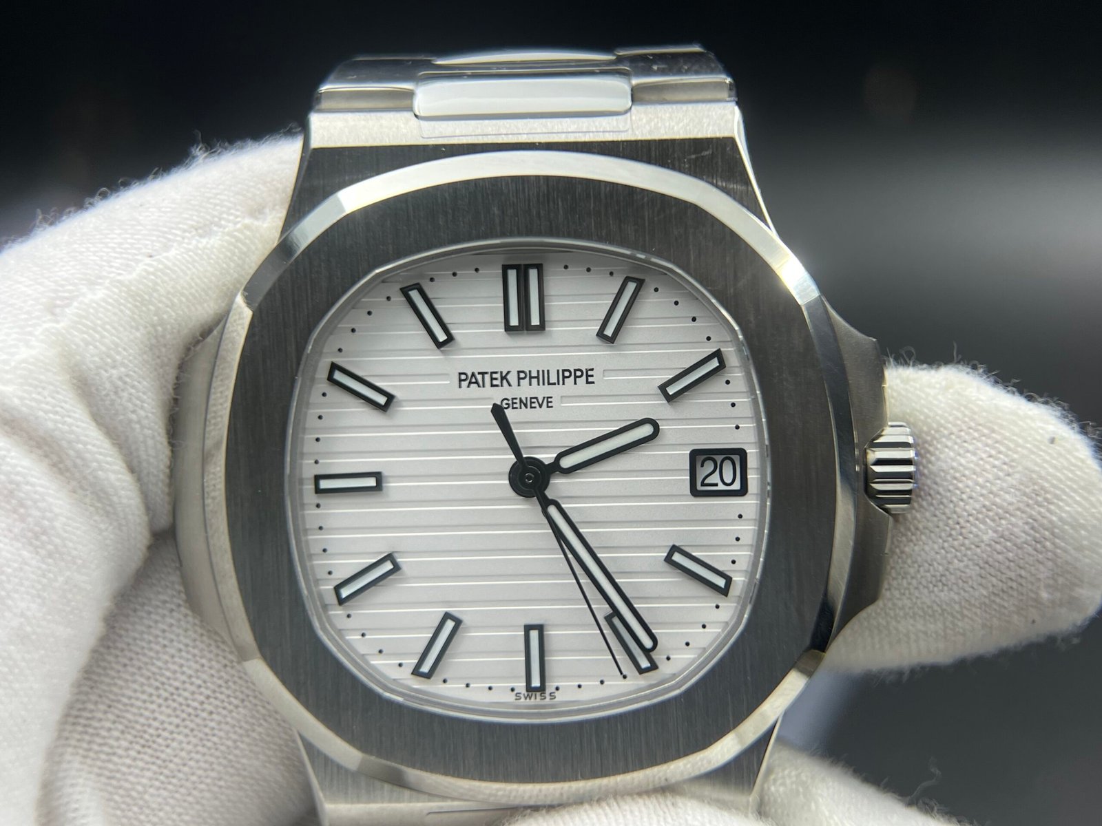 Nautilus 5711/1A 3KF 1:1 Best Edition White Textured Dial on SS Bracelet A324 Super Clone V2 - Image 2
