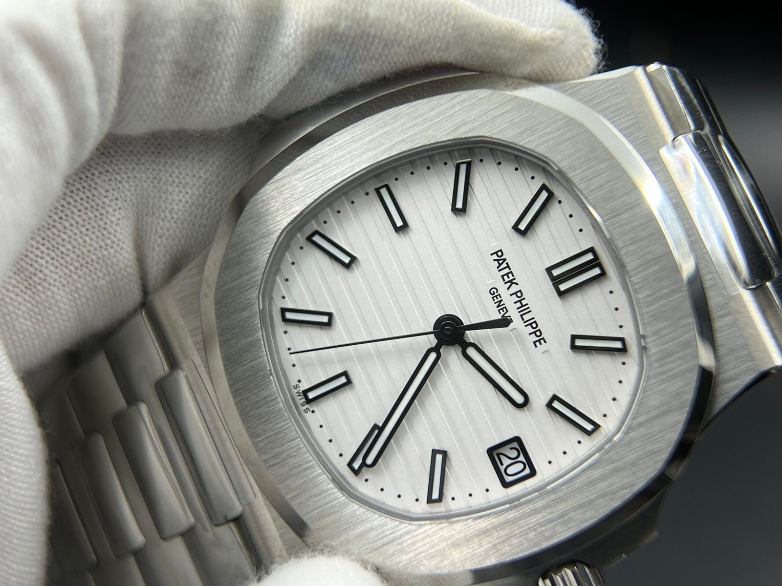 Nautilus 5711/1A 3KF 1:1 Best Edition White Textured Dial on SS Bracelet A324 Super Clone V2 - Image 4