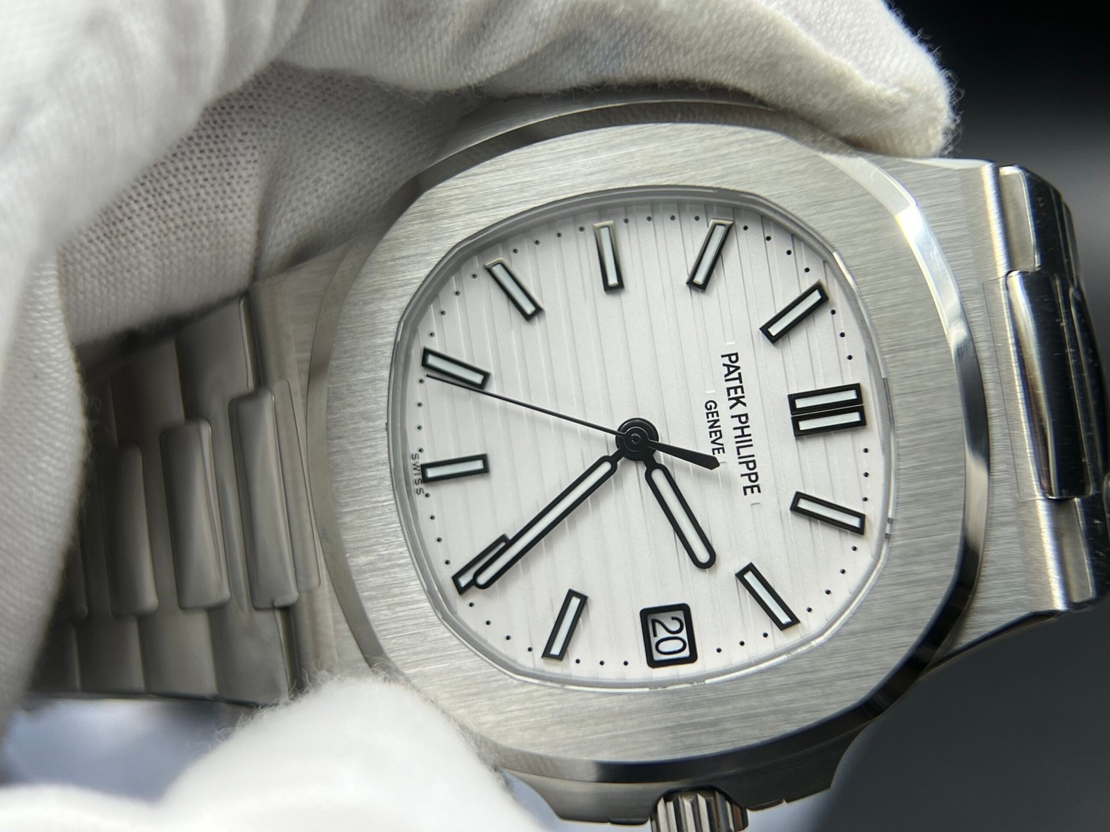 Nautilus 5711/1A 3KF 1:1 Best Edition White Textured Dial on SS Bracelet A324 Super Clone V2 - Image 5