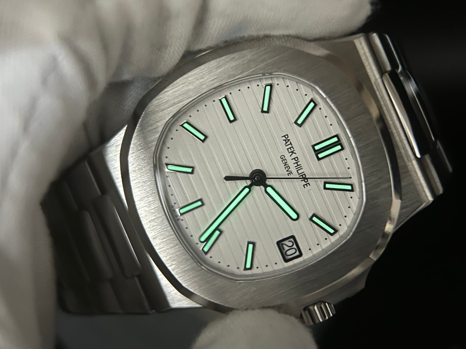 Nautilus 5711/1A 3KF 1:1 Best Edition White Textured Dial on SS Bracelet A324 Super Clone V2 - Image 12